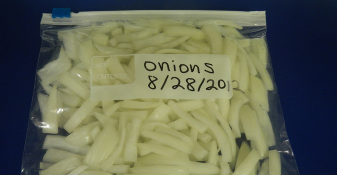 Freezing raw onions 690x360