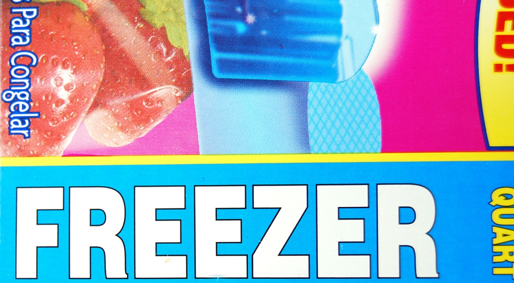 Uso de bolsas de congelador para congelar alimentos para comidas futuras