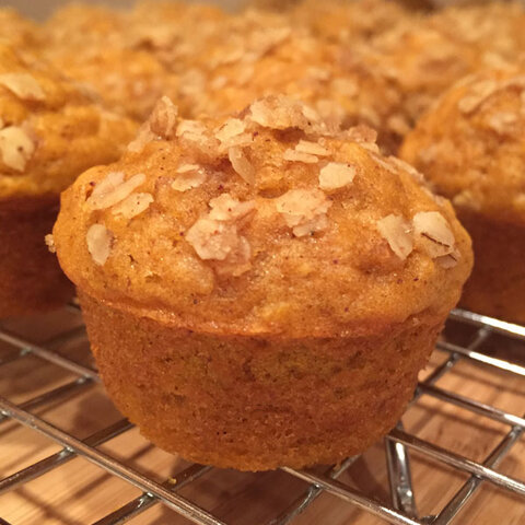 Mini-Pumpkin Spice Oatmeal Muffins