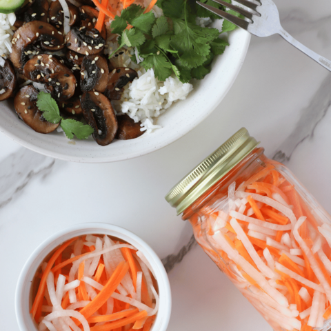 Quick Pickled Daikon Radish and Carrots