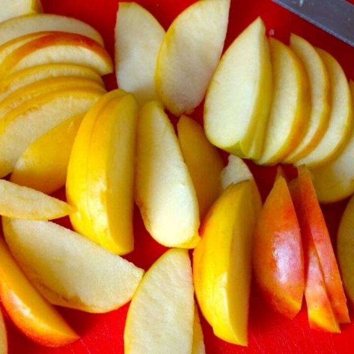 apple slices on a cutting board