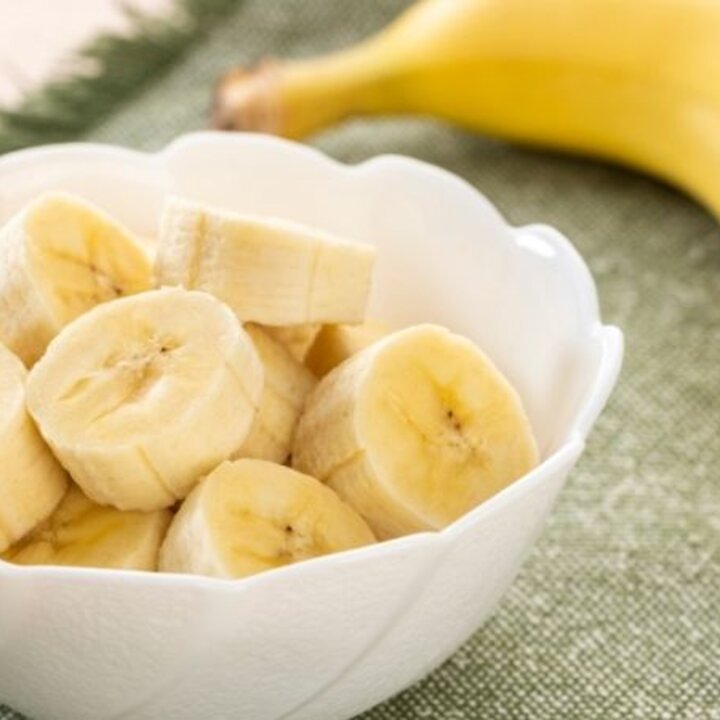 banana in a bowl