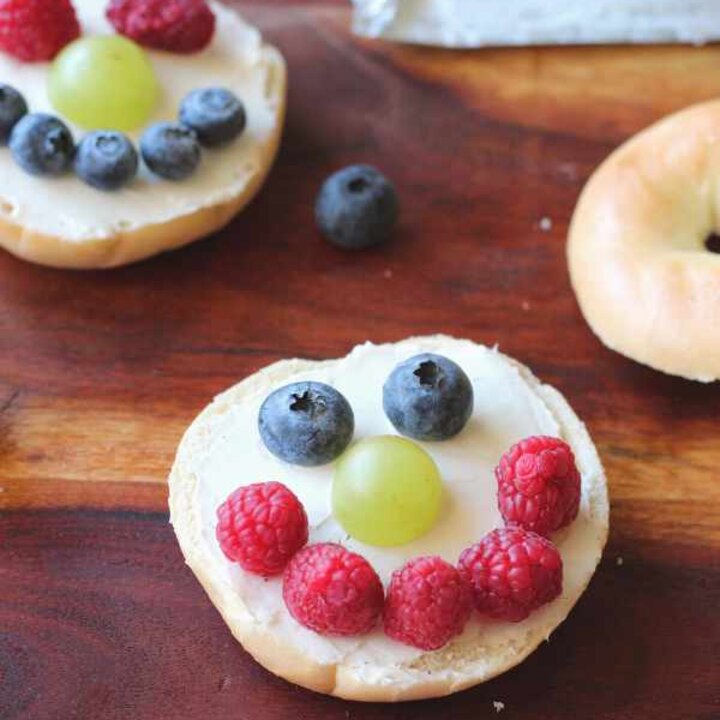 Mini bagels with fruit faces