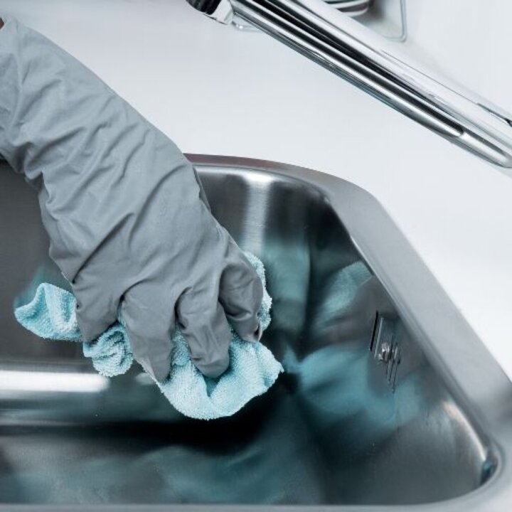 cleaning a sink