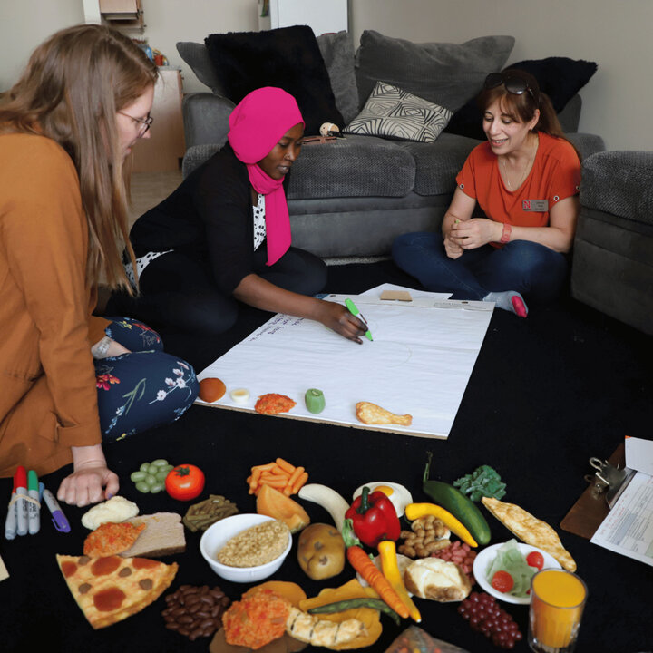 People doing multilingual nutrition education.