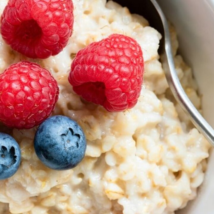 Oatmeal-with-berries