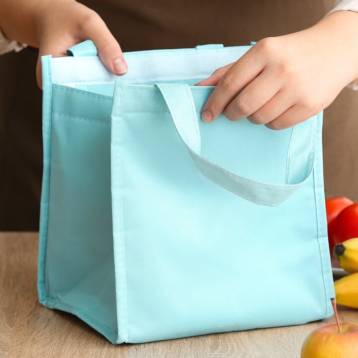 packing a lunch with a soft sided cooler bag