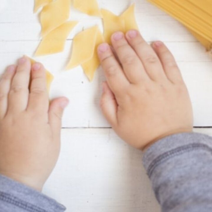 pasta-kids-hands