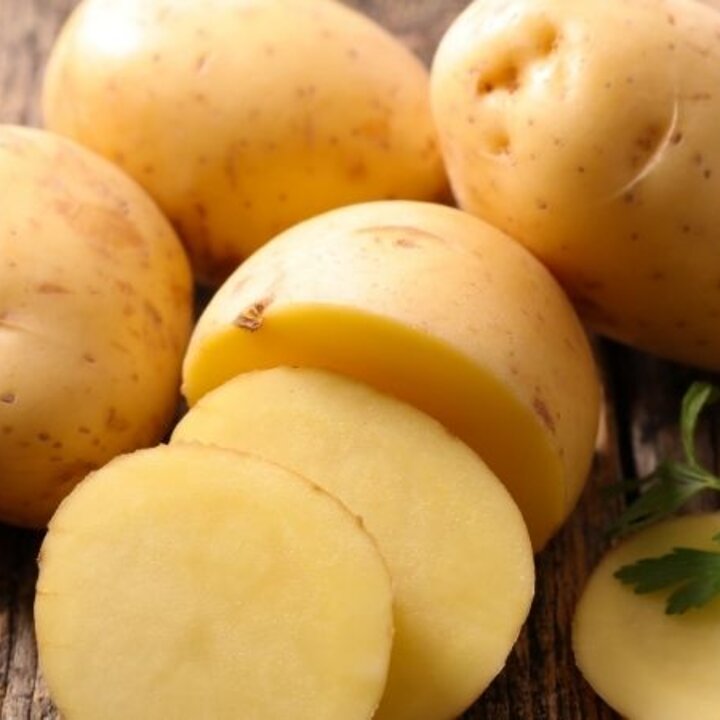 potatoes-on-a-wooden-board