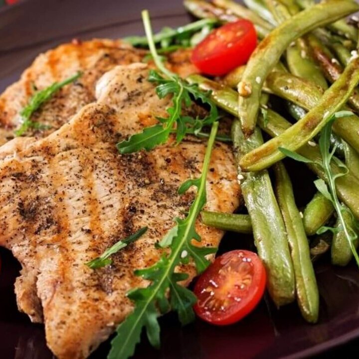 Chicken and green beans.