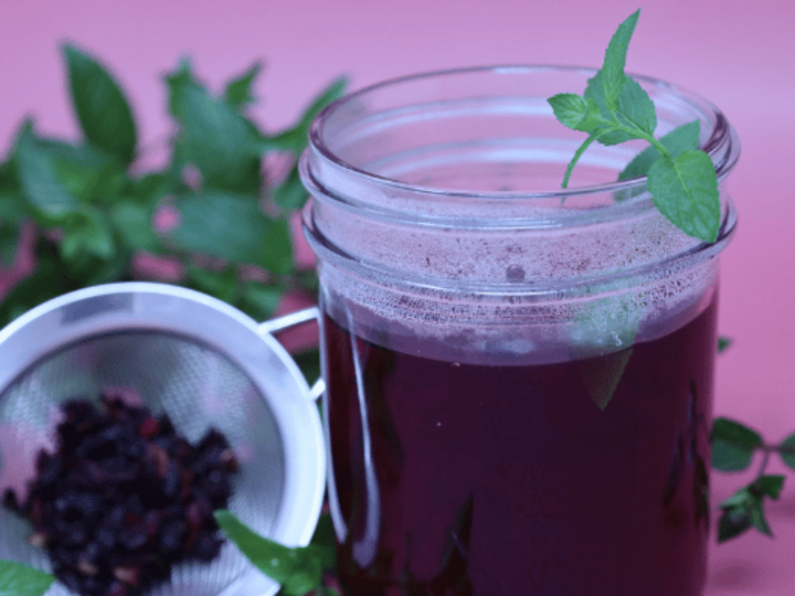 blueberry tea in a glass