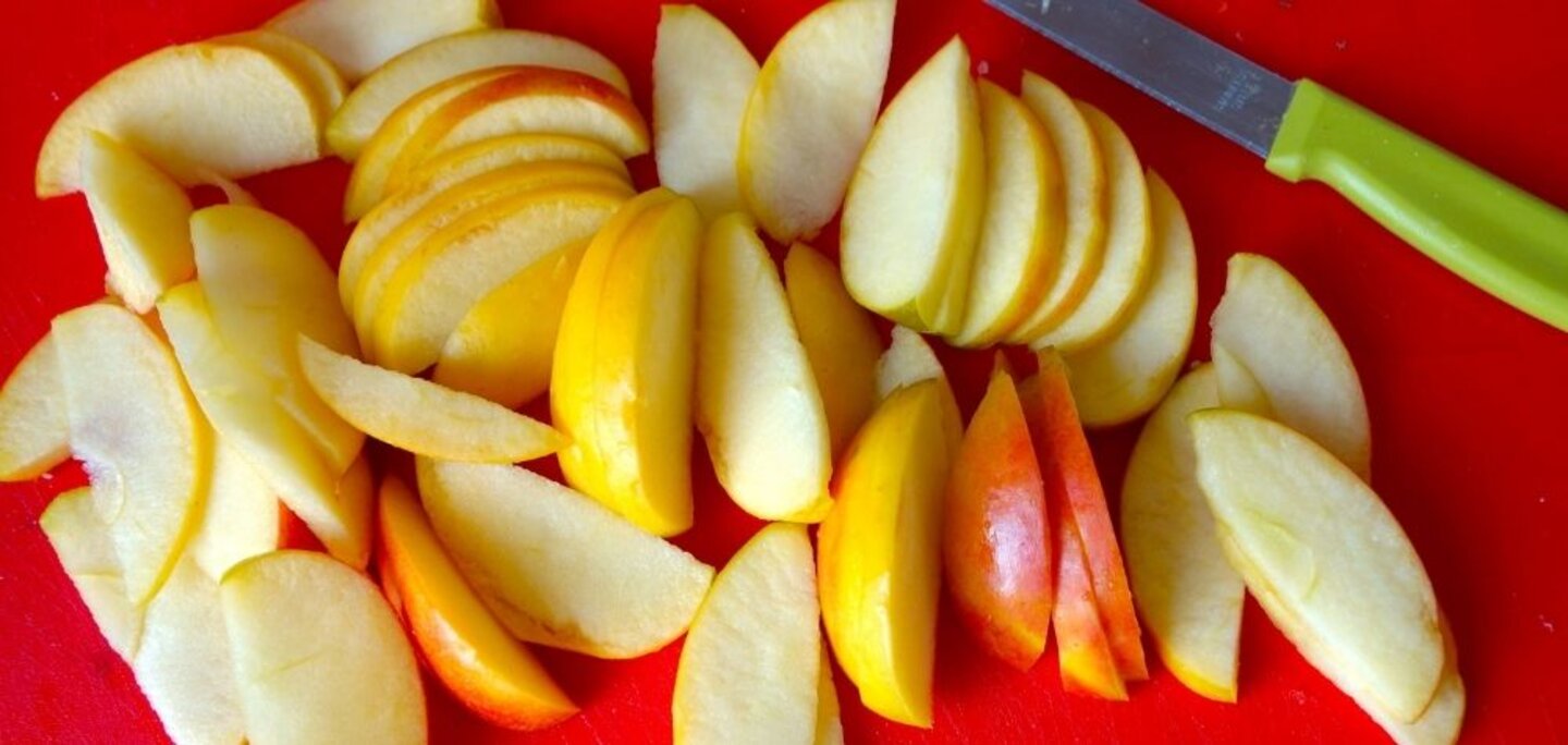 apple slices on a cutting board