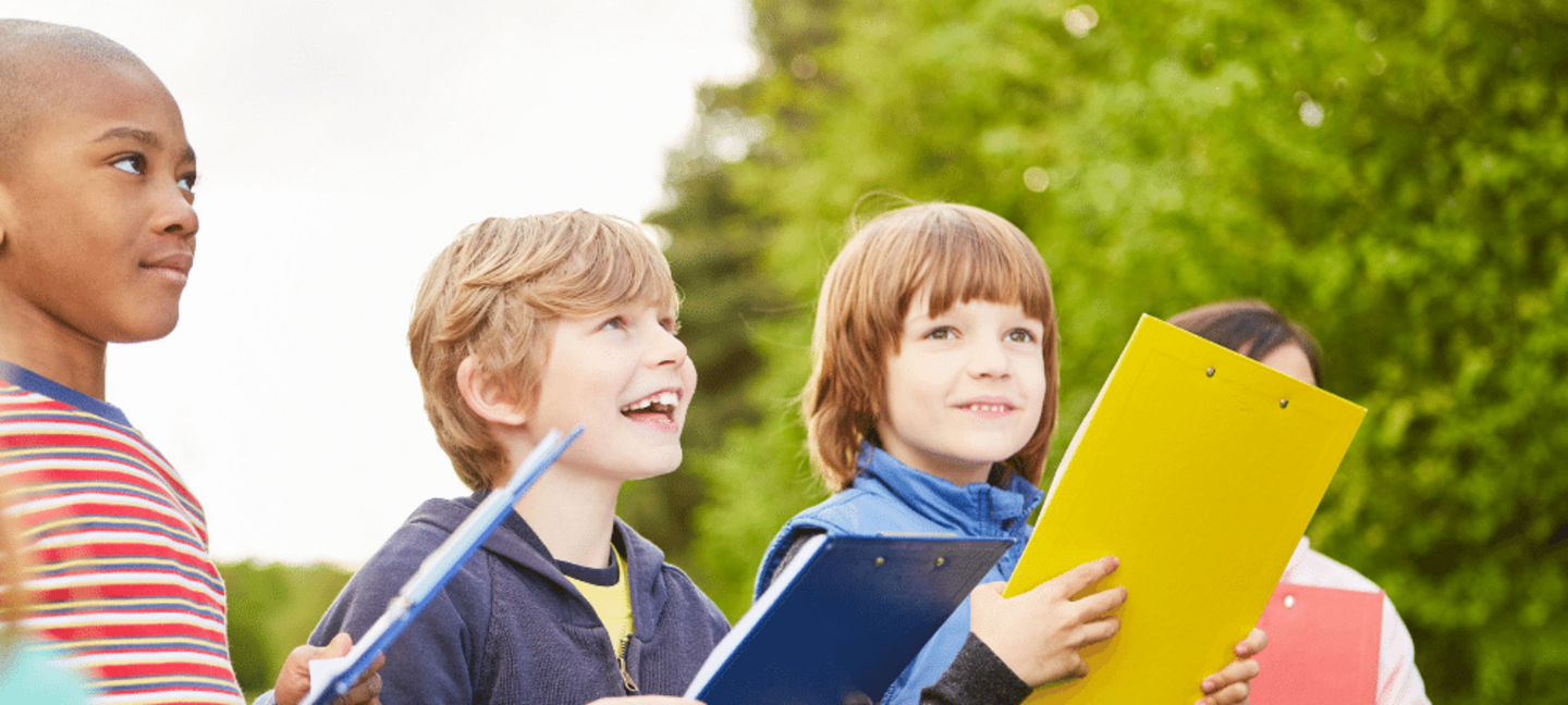 children play scavenger hunt with clipboards