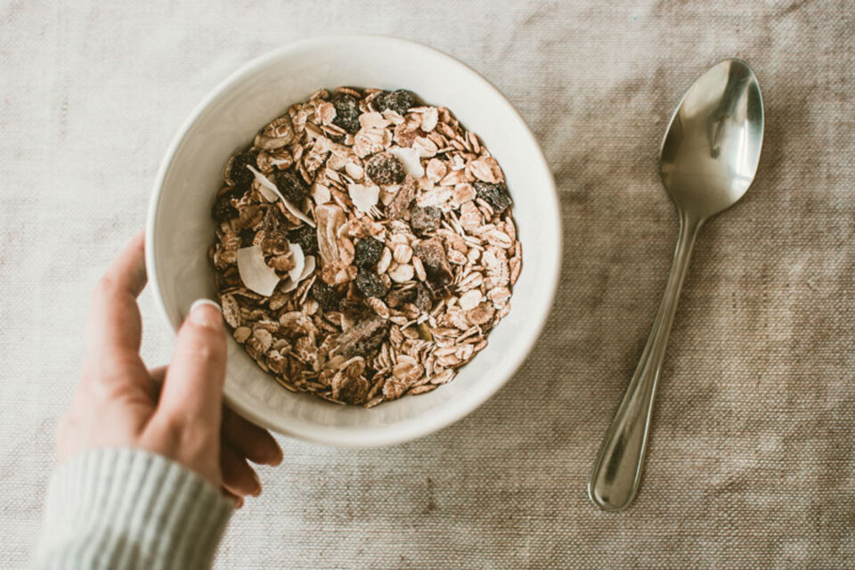 Person holding a bowl full of oats