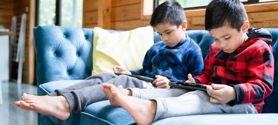 children using tablets