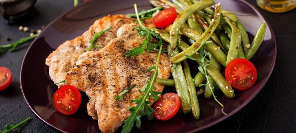 Chicken and green beans.